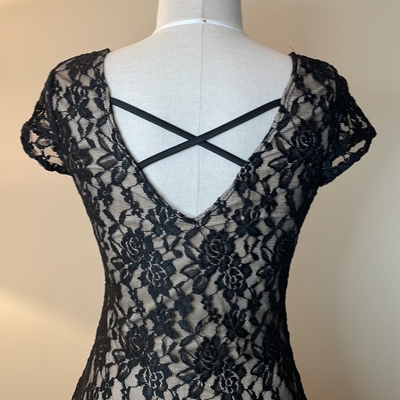 Dress - Picture 4 of 6